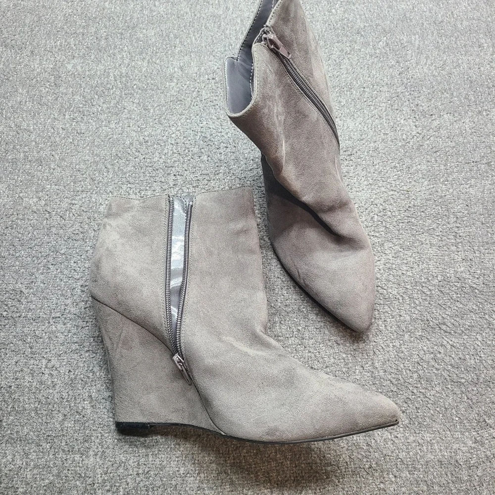 Worthington Women's Grey Suede Wedge Ankle Boots Side‎ Zip Pointed Toe Size 11M